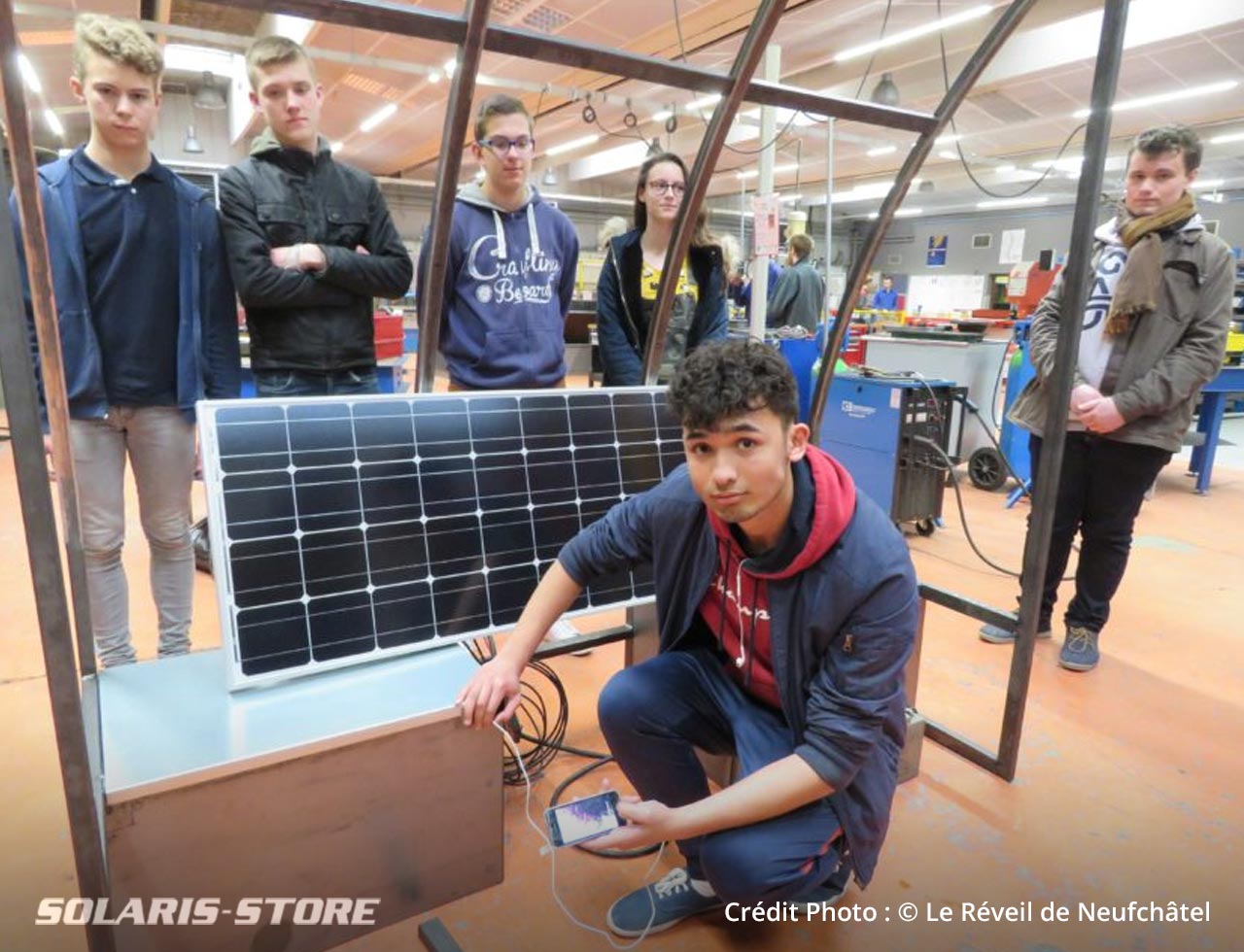 SOLARIS / Un banc solaire recharge les téléphones portables des élèves du  lycée Georges Brassens